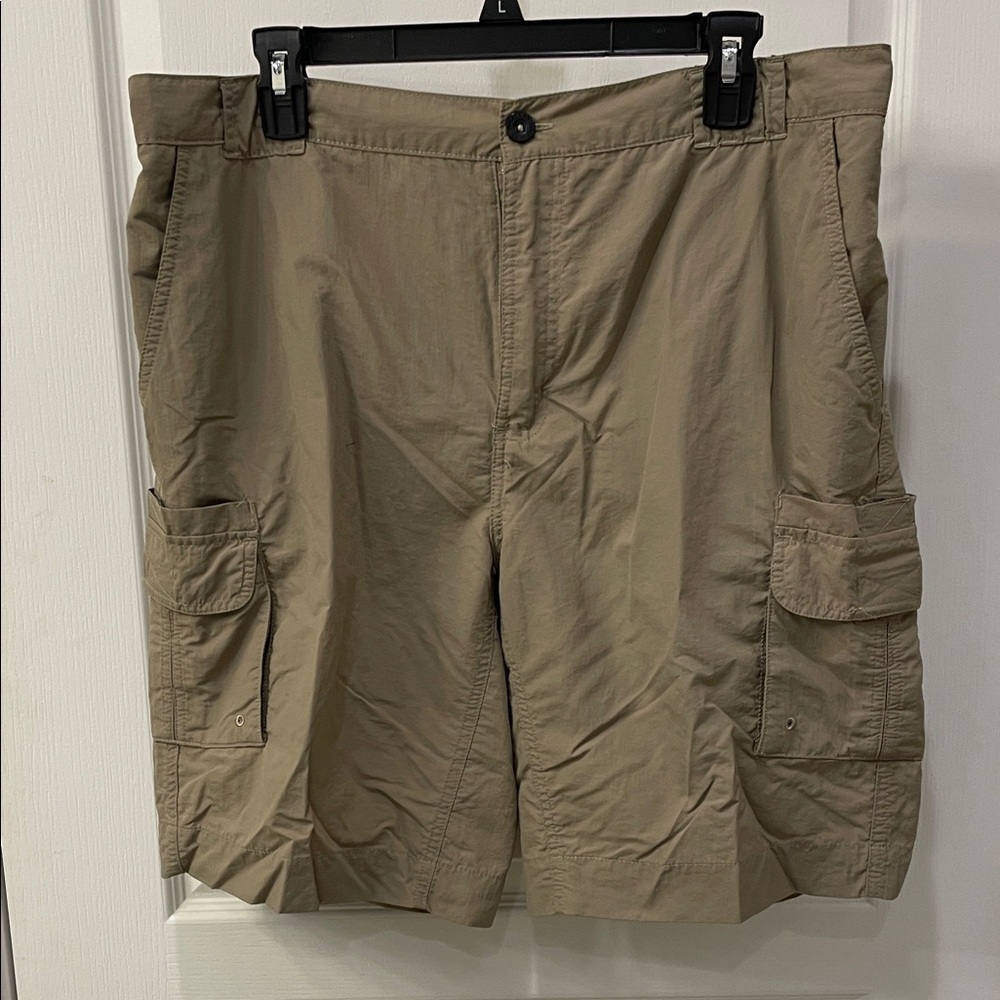 Magellan Outdoors Men's Khaki Cargo Shorts